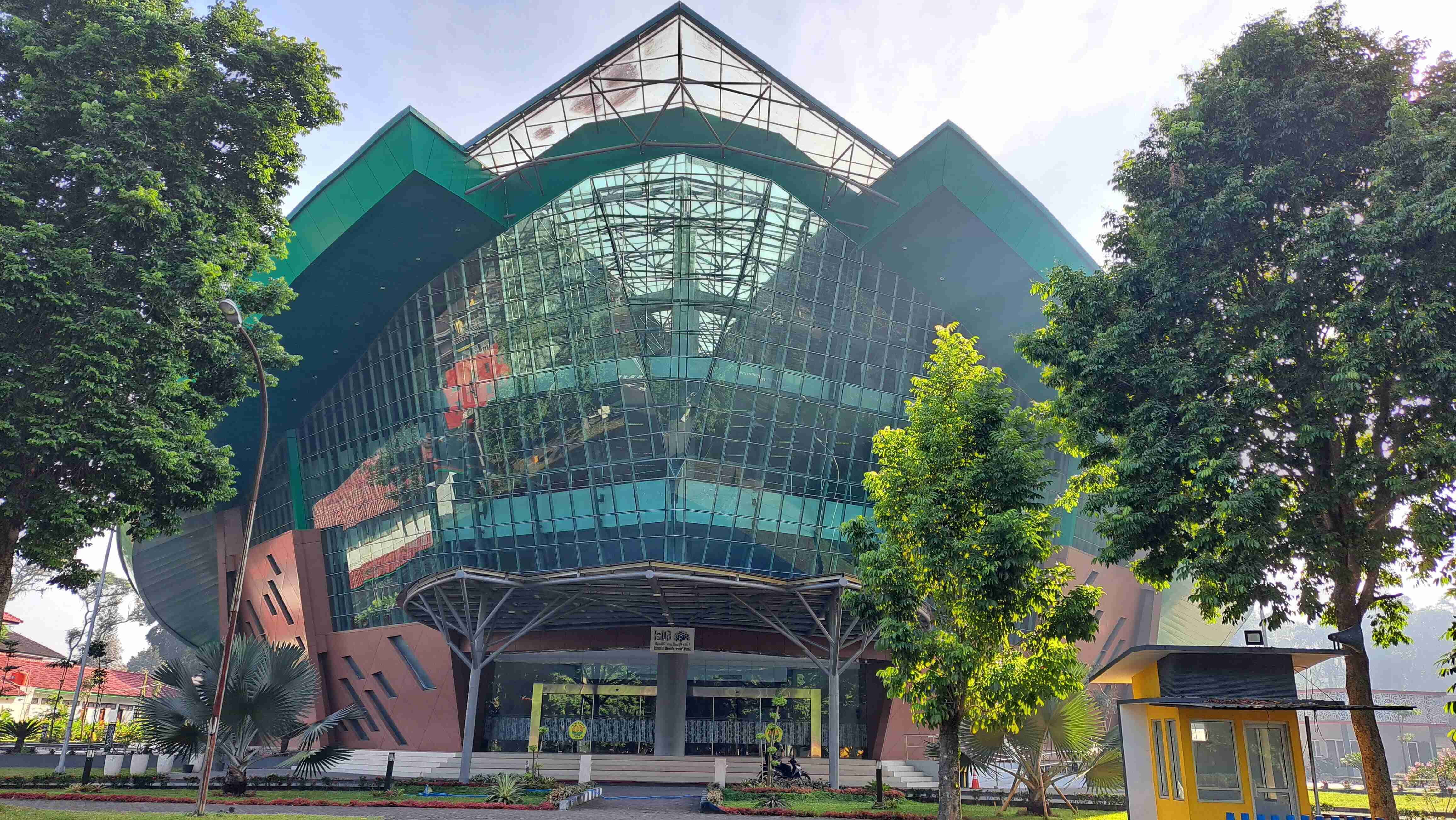 Gedung Auditorium (Siang : 00.00 - 12.00 WIB)