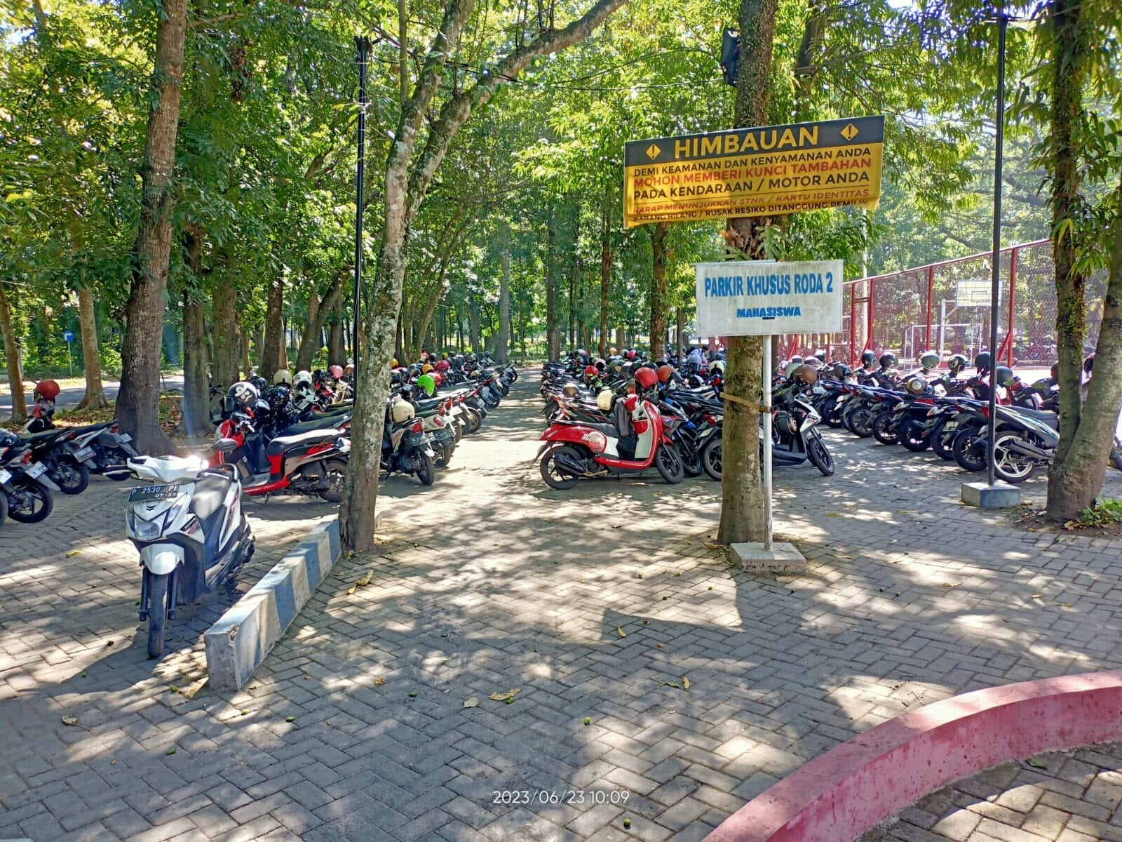 Sewa Lapangan parkir (paket per hari dari jam 06.00 s.d. 22.00 )