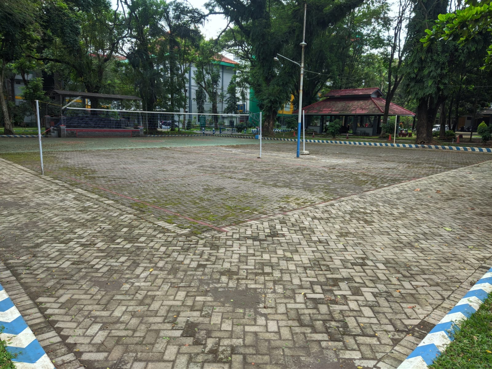 Sewa ruang terbuka parkir motor/roda 2
