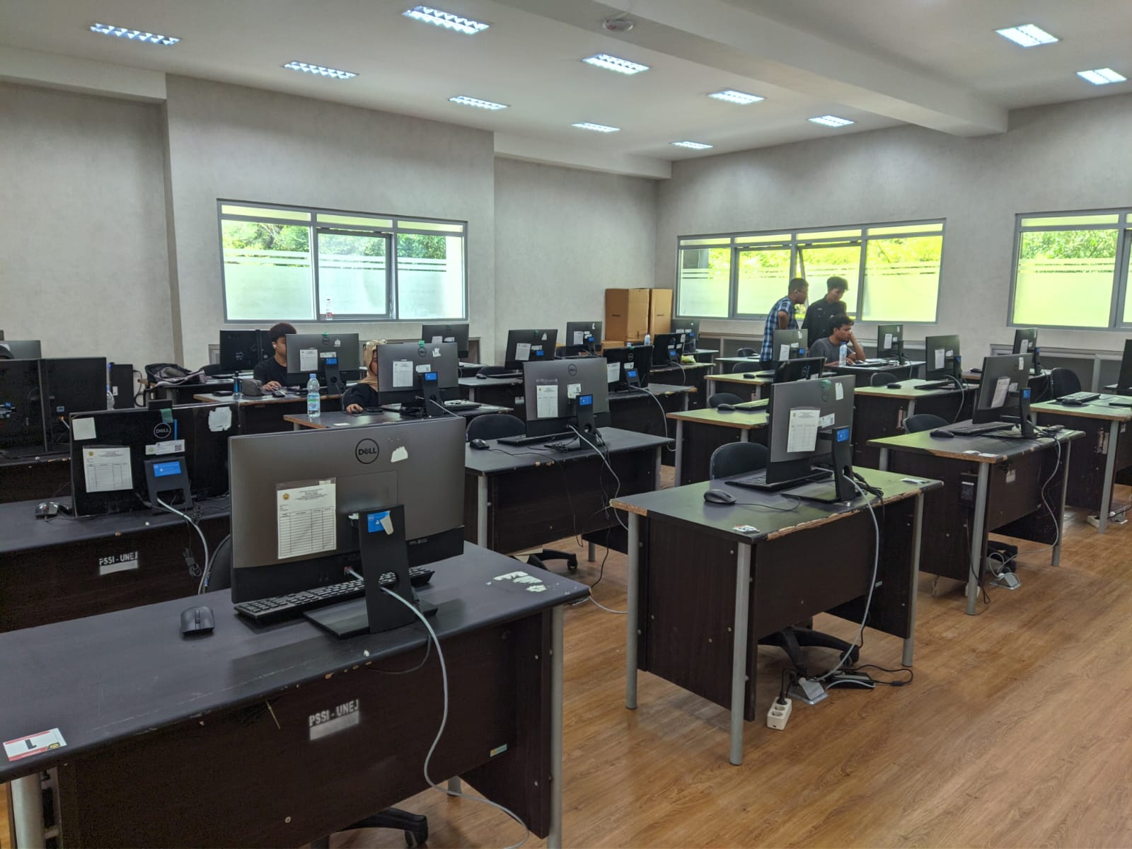 Penyewaan Ruang Lab dan Peralatan